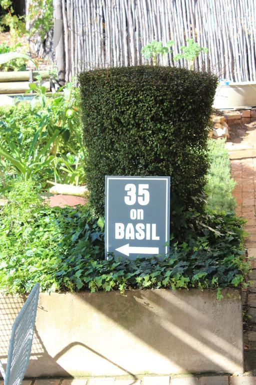 35 On Basil Hotel คาเลดอน ภายนอก รูปภาพ